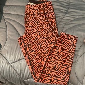 NWOT Victoria Secret Total Knockout Leggings